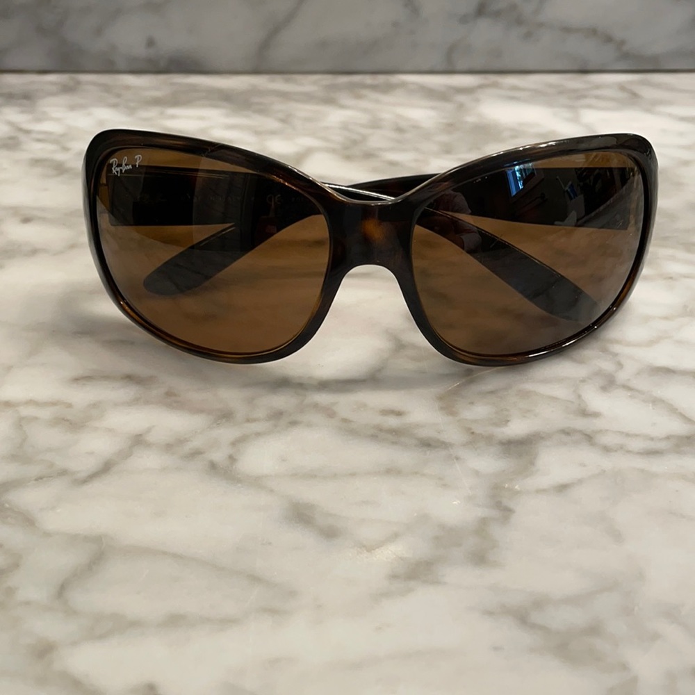 Women’s polarized Ray-Ban sunglasses